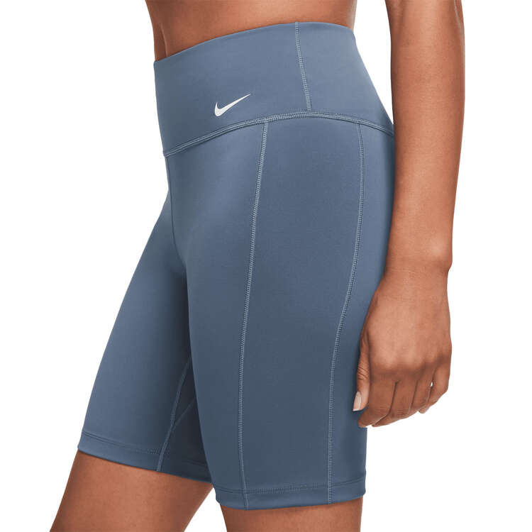 Nike One Leak Protection: Period Women's Mid-Rise 7 Biker Shorts (Plus Size).