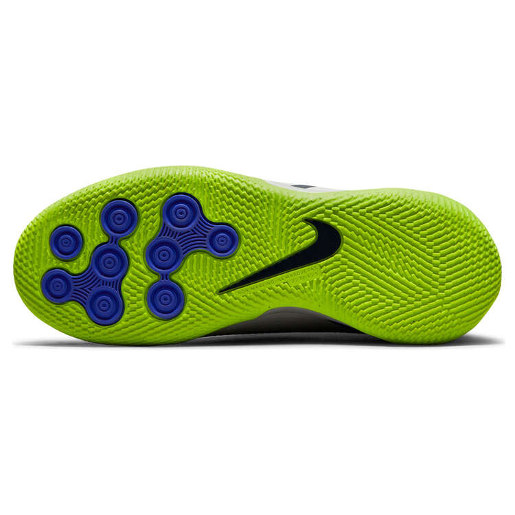 Nike Phantom GT2 Academy Dynamic Fit Kids Indoor Soccer Shoes Grey/Blue US 1, Grey/Blue, rebel_hi-res