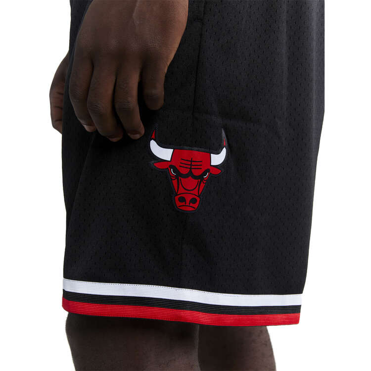 Chicago Bulls 1997/98 Mens Alternate Basketball Shorts Black L, Black, rebel_hi-res