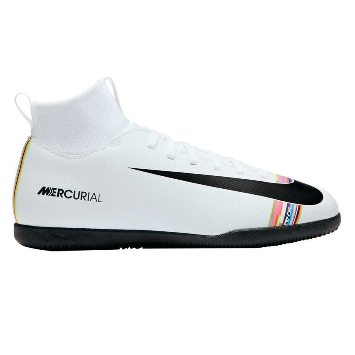 white nike futsal shoes