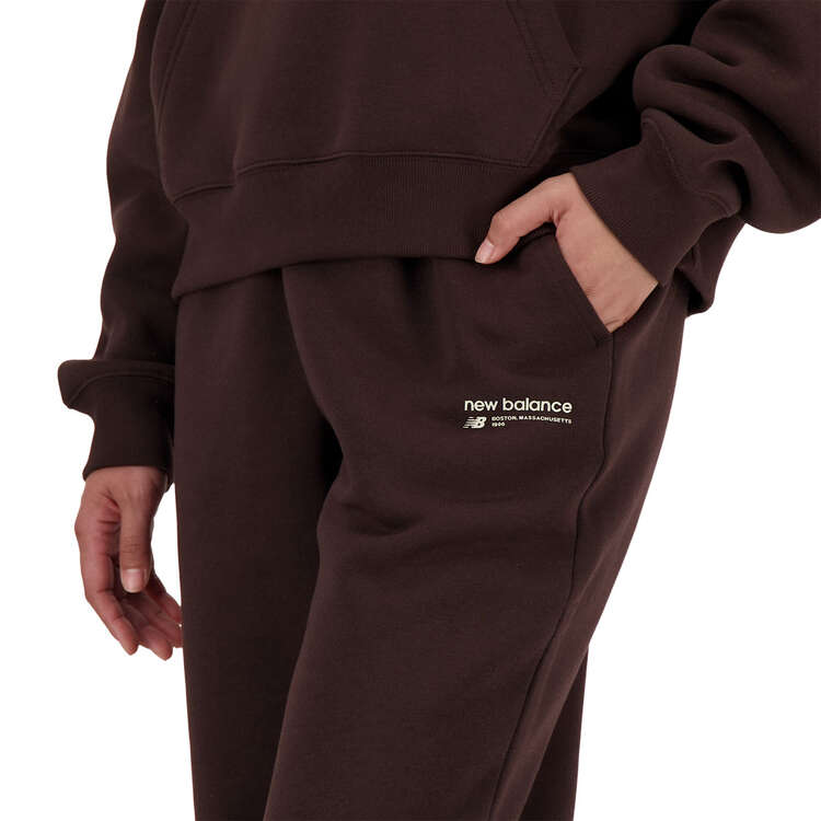 New Balance Womens Linear Heritage Brushed Back Fleece Sweatpants, Black, rebel_hi-res