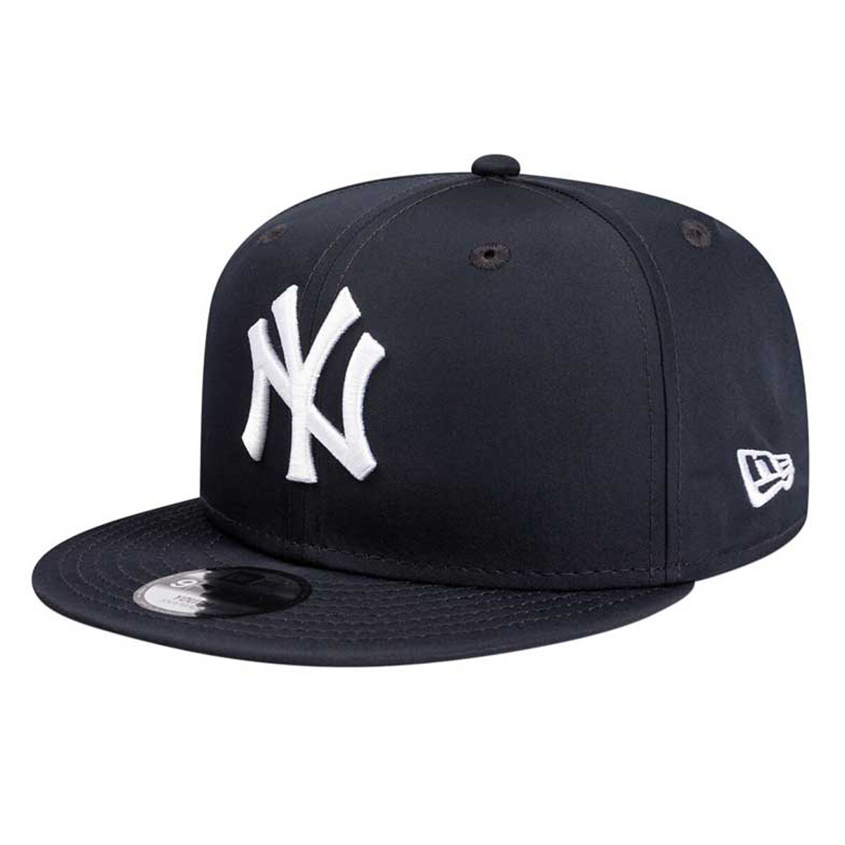 NWT New Under Armour Boys UA Flat Brim Baseball Cap Gray/Black Snapback Hat OSFA 
